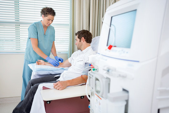 Private Krankenversicherung vs. öffentliche Pflege