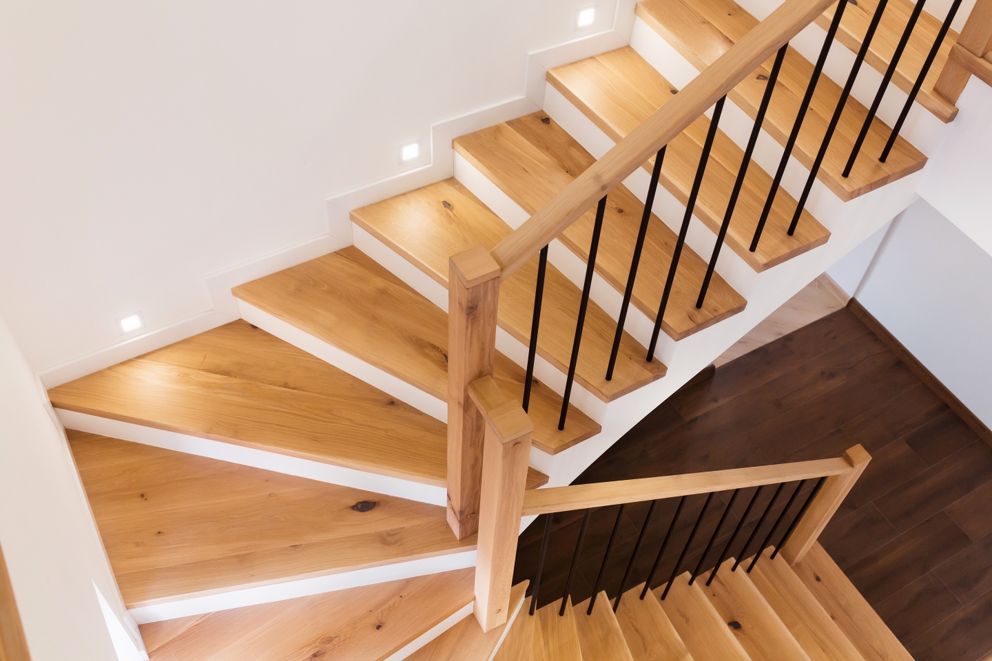Die ideale Treppe für Ihr Zuhause finden Sie mit dem Treppe Konfigurator. Einfach konfigurieren und vergleichen