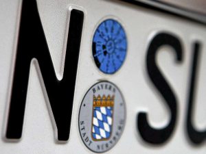 1201482398-stadt-nuernberg-will-an-ihren-fahrzeugen-alle-nummernschilder-mit-kennzeichen-n-su-austauschen-und-sorgt-damit-bei-betroffe-Re9
