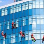 Die Kunst der Gebäudeglasreinigung beherrschen: Expertenrat